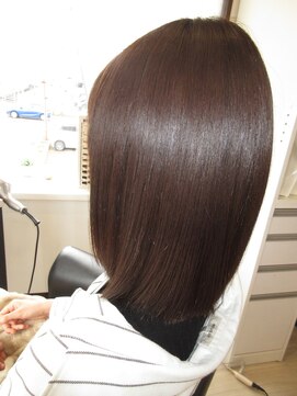 コア フィール ア デイ(COIFFURE A DAY) 【見附今町】外ハネ肩下ボブ