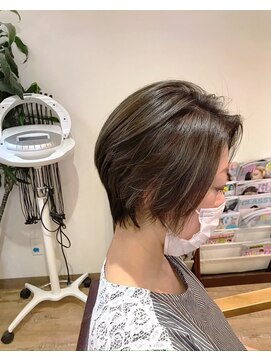 フェリスディーレ (Felice Deele) ショートヘア細いハイライトカラー☆