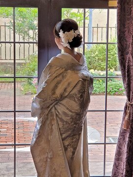 パリスパート2 花嫁 凛とした 美しさ 可愛らしい シニヨン ヘアスタイル