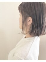 モルニ(MORNI)&nbsp;インナーカラー_マロンベージュ Aラインボブ かきあげ