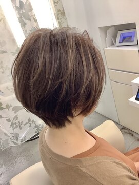 パシフィックダズールバトン(Pacific Dazzle baton) ショートボブ×ハイライト