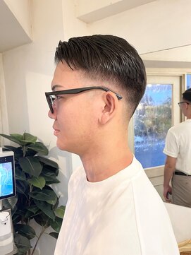 アミュレ(Amule) メンズ黒髪フェードカットビジネスショート短髪人気ヘア30代40代