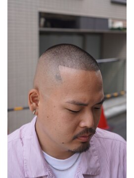 ツークツワンク バーバー 新宿(ZUG2WANG BARBER) 坊主フェード