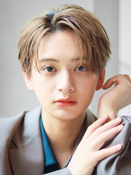 オーシャン トーキョー サニー(OCEAN TOKYO Sunny) ハイトーンカラーフェザーパーマニュアンスパーマセンターパート