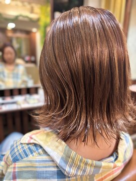 バグスドゥア(Bagus dua) 暗めカラーつやつや×外ハネ