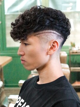 プロショップウェーブ セカンド(PRO SHOP WAVE II) スペインカール/テーパーフェード/メンズパーマ/フェザーパーマ