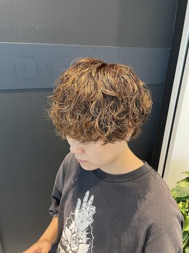 ブロッシー(blossy.) 波巻きシャドウパーマ10代20代30代
