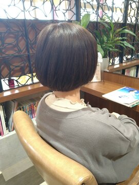 美容室 ブークル(BOUCLE) 切りっぱなしボブ×ベージュ系カラー