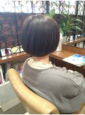 切りっぱなしボブ×ベージュ系カラー