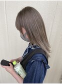 オリーブベージュ