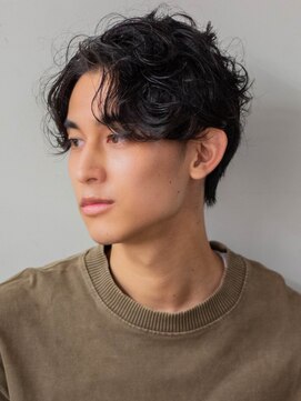 サーカス バイ ビュートリアム 青山(CIRCUS by BEAUTRIUM) ナチュラルウェーブセンターパート パーマ ツーブロック