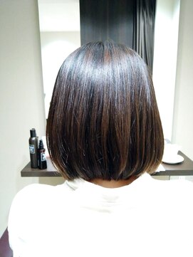 シンリア(ShinLia) 20代30代40代前下がりストレート大人ボブリップライン