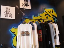 バーバースタイルクラブフォー(BARBER STYLE CLUB 4)の雰囲気（CULTURE全開の内装。男心をくすぐるディスプレイが満載です！！）