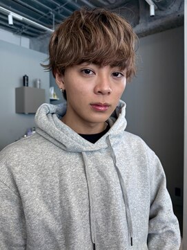 トリッカ シブヤ(TRICCA SHIBUYA) メンズカットカラーパーマフェザーニュアンス束感ブリーチ渋谷