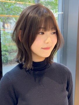 くびれボブ透明感カラー