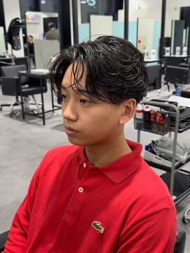 オーシャントーキョーオーバー 渋谷(OCEAN TOKYO OVER) メンズショートフェザーパーマセンターパートニュアンスパーマ