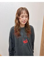 カイノ なんばエキカン店(KAINO)&nbsp;コッパーブラウン×毛先カラー｜大人のロングウェーブ