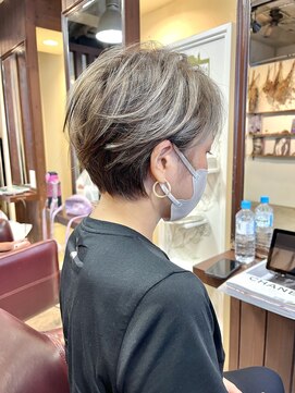 キー(key) 右のハートマークを押すとヘアスタイルを保存できます→