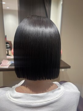 シンリア(ShinLia) 20代30代ミニボブアッシュグレージュ小顔美肌ストレート丸み