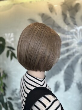 エディット アンド 緑地(Edit&) ショート、ブリーチカラー、ダブルカラー