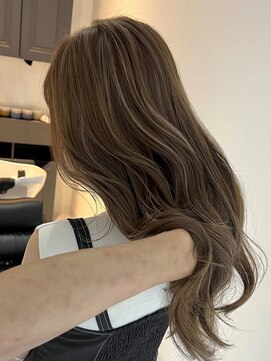 ヨロ 小岩(YOLO) ミルクティーグレージュハイライトケアブリーチレイヤーカット