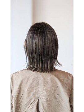 シーソー(SEA SAW) ブリーチハイライト白髪ぼかし。ミルクティーベージュ