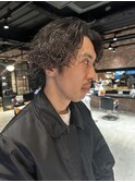 センターパートウルフカットツイストスパイラルパーマゆるめ黒髪