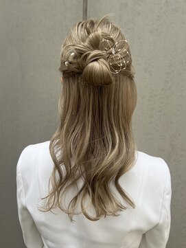 ヴィサージュプラス(VISAGE plus) ハーフアップアレンジ