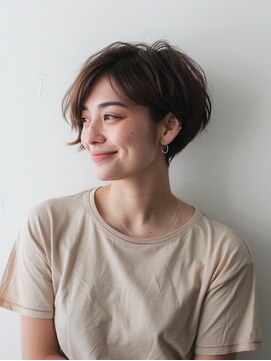 クラン(Chlan) 大人耳掛けショート×アッシュグレージュ