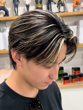 イーラ(era) ハイライトセンターパートパーマ/メンズ/刈り上げ/眉毛/ツイスト