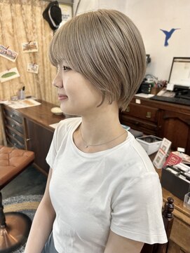 ロマーリ(LOMARLIE) 20代30代ショートブロンドミルクティーベージュ岡山ブリーチ