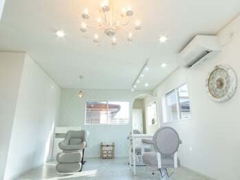 シャルム(Charme.)の写真/こだわりのあるアンティーク家具に囲まれた、非日常的な空間で、あなただけの特別な時間をお過ごし下さい♪