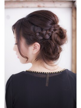ルネッタ (Lunetta) 上品ヘアセット