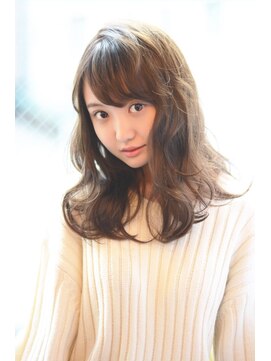 ボッセ(BOSSE) ミディアムロング クールベージュ