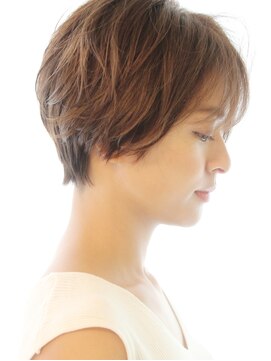 レウナ 外苑前(Reuna) 大人可愛いひし形ショート　小顔ハンサムショート　３０代４０代