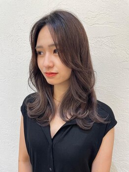 20～30代女性に人気の《Anna Lanna》ミディアム・ロングヘアを活かした女性らしさのあるStyleに♪[表参道]