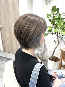 ララリノ(LALALINO) ミルクティーベージュ☆インナーカラー◇前下がり／ショートボブ