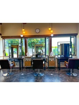 老若男女問わずご来店頂きやすい雰囲気です♪緊張せずに肩の力を抜いて施術が受けられます♪