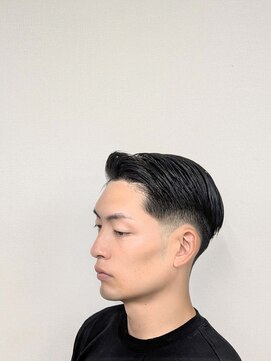 ヘアーソユーズ(HAIR SOYUZ) 男らしさアップのサイドパートスキンフェードスタイル