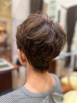 美容室ヒラトヤ 都南店 30代40代50代大人キレイ美シルエットウェーブショート白髪ぼかし