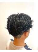 ワイルドなのに清潔感！個性を引き出す、大人のパーマスタイル