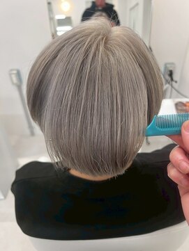 ジュベ(juve.) 大分ショートボブハイトーンホワイトベージュ