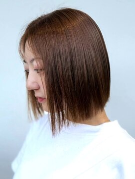 ナチュラル ヘアーデザイニング(Natural hair designing) ぷつっとラインが可愛い/艶ブラウンの前下がりミニボブ/髪質改善