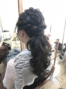 ロカット サロン(Roquat Salon) ゆるふわローポニーアレンジ【ヘアアレンジ　立川/立川南/袴】