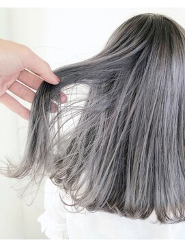 イリ 梅田(ili) アイスグレー 外国人風カラー