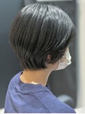 襟足スッキリショート×秋冬スタイル×首と頭の形が綺麗に見える