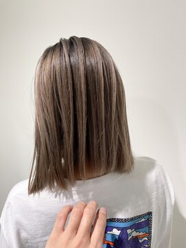 プラスディー(+D) ハイライト／切りっぱなしボブ