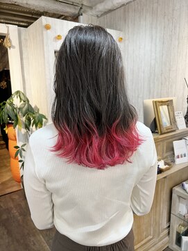 アクトゥス(AEQUITAS) 裾カラー×ビビッドピンク