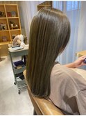 オリーブベージュ