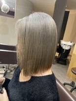 ソアレ(soare) 【竹嶋Style】ぱつっと前下がりボブ×ホワイトグレージュ